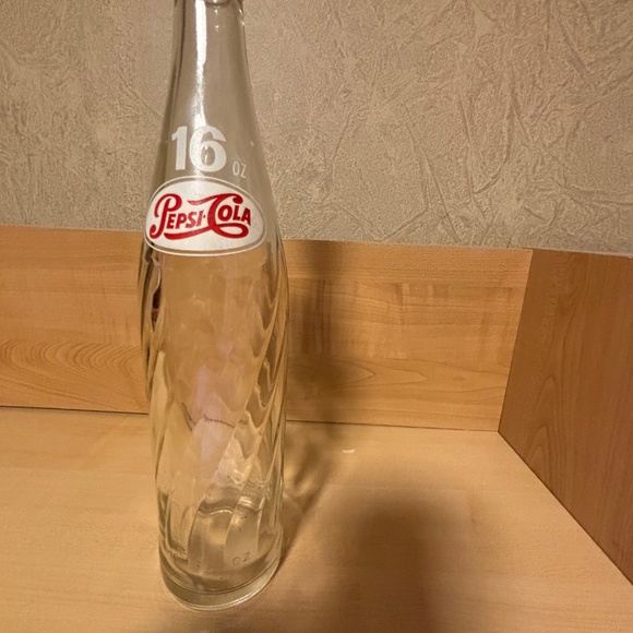 Pepsi Cola 16 oz. Twist Glass Bottle - Picture 2 of 2